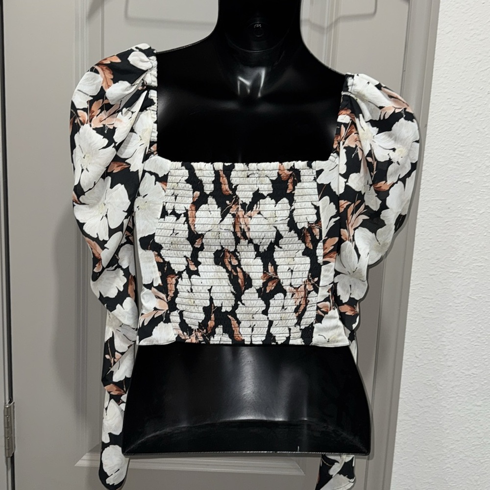♥️SOLD♥️Abercrombie & fitch black white floral smocked square neck long top XS S - Picture 3 of 7